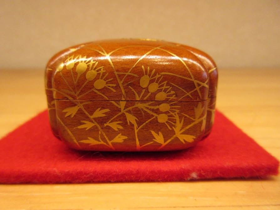 Amazon.co.jp: 逢絢亭茶道具 香合 山中塗 虫秋草蒔絵 螺鈿入 木製 新井