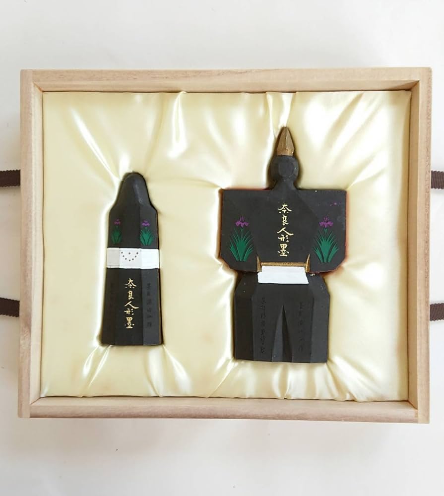 Amazon | 呉竹 旧墨 奈良人形墨 「固形墨 書道 奈良墨 墨」 | 墨・墨汁