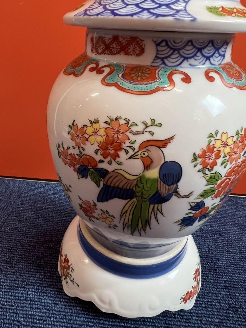 Amazon.co.jp: 1348 九谷焼 良山作 染錦花鳥図壺 獅子蓋 三段壺 飾り壺