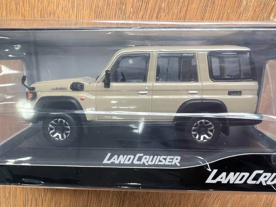 非売品1/30 ランクル70 ミニカー4E9 ベージュ