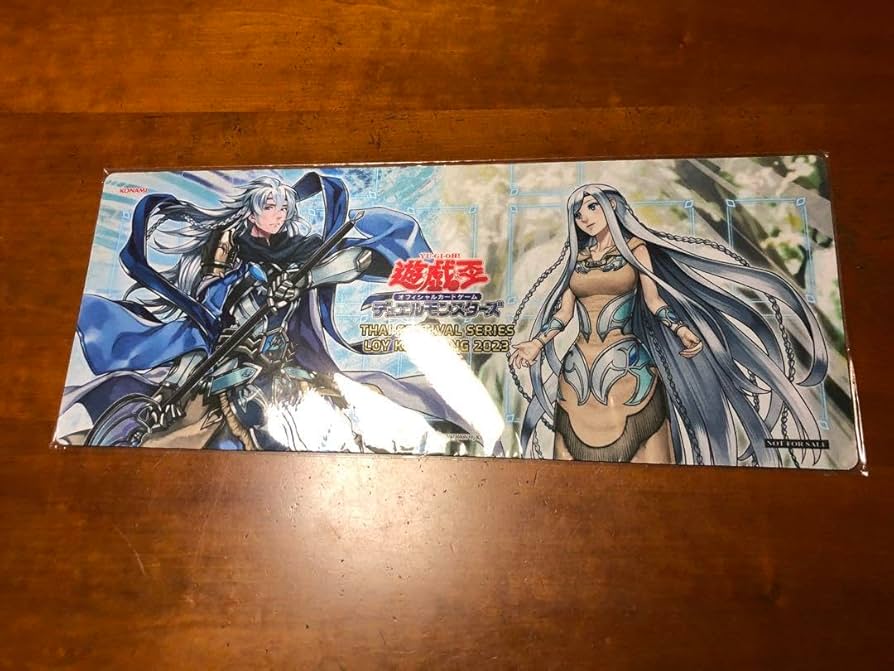 タイ限定】遊戯王 青き眼の賢士&青き眼の乙女 ハーフプレイマット タイ