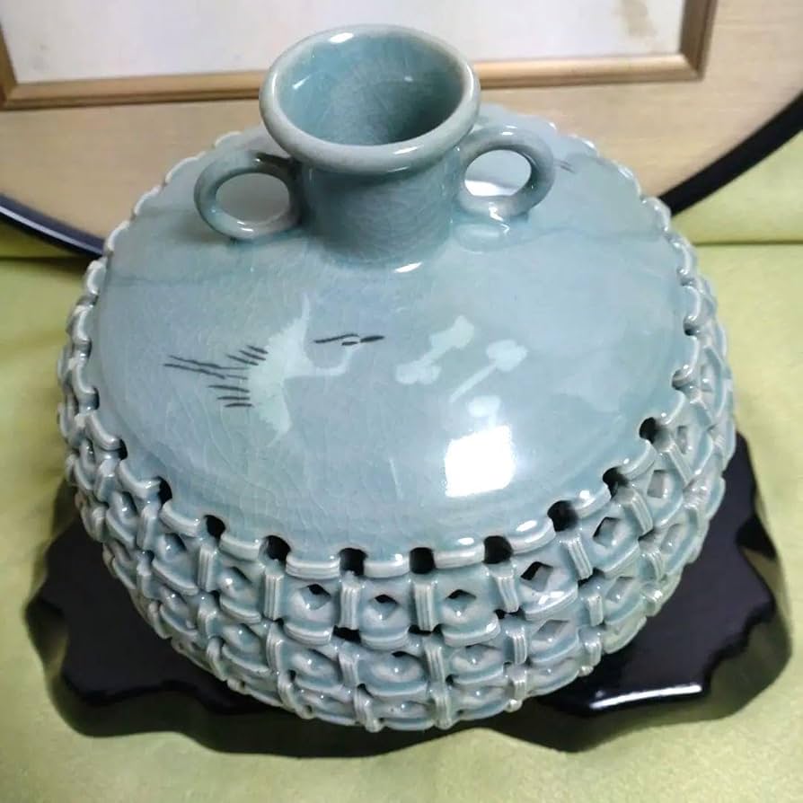 Amazon.co.jp: 高麗青磁 花瓶 壺 峰鶴 透かし 二重 陶器 陶芸 工芸品