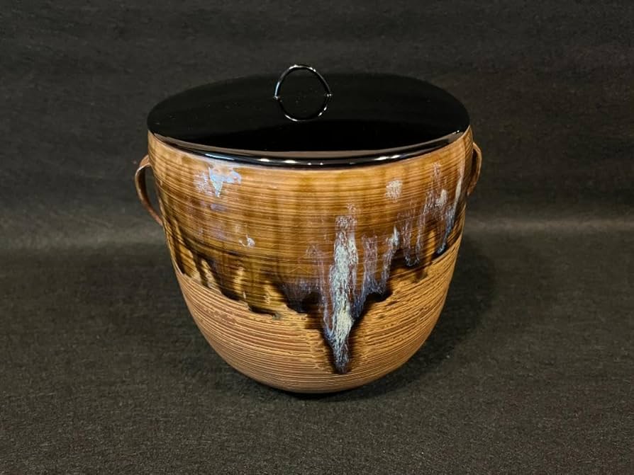 Amazon.co.jp: 亀井楽山 高取耳付水指 底部に印銘髙・楽山 共箱 茶道具