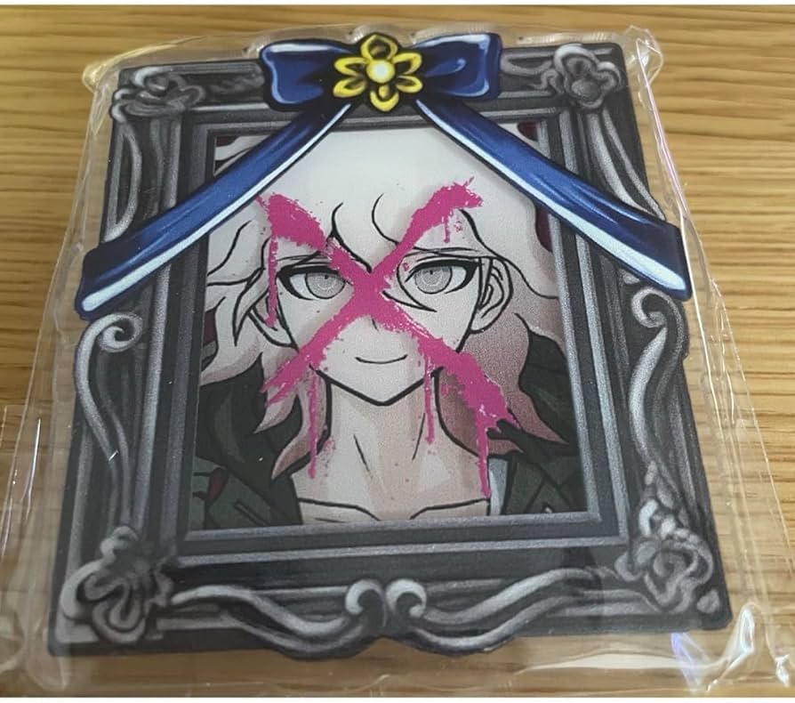 ダンガンロンパ エビテン 遺影 アクリル バッジ 狛枝 凪斗 Amazon.co