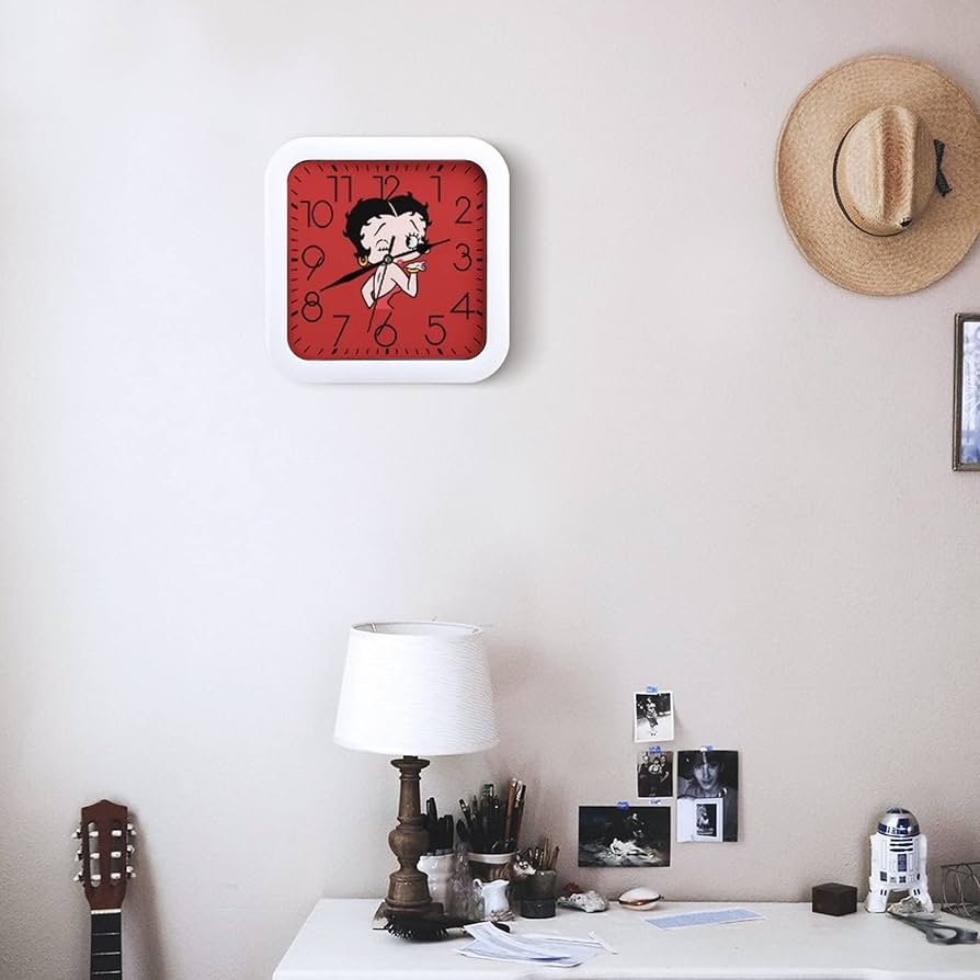 ＋＋ベティ・ブープ＋＋ スカート上げ 壁掛け時計 Amazon.co.jp