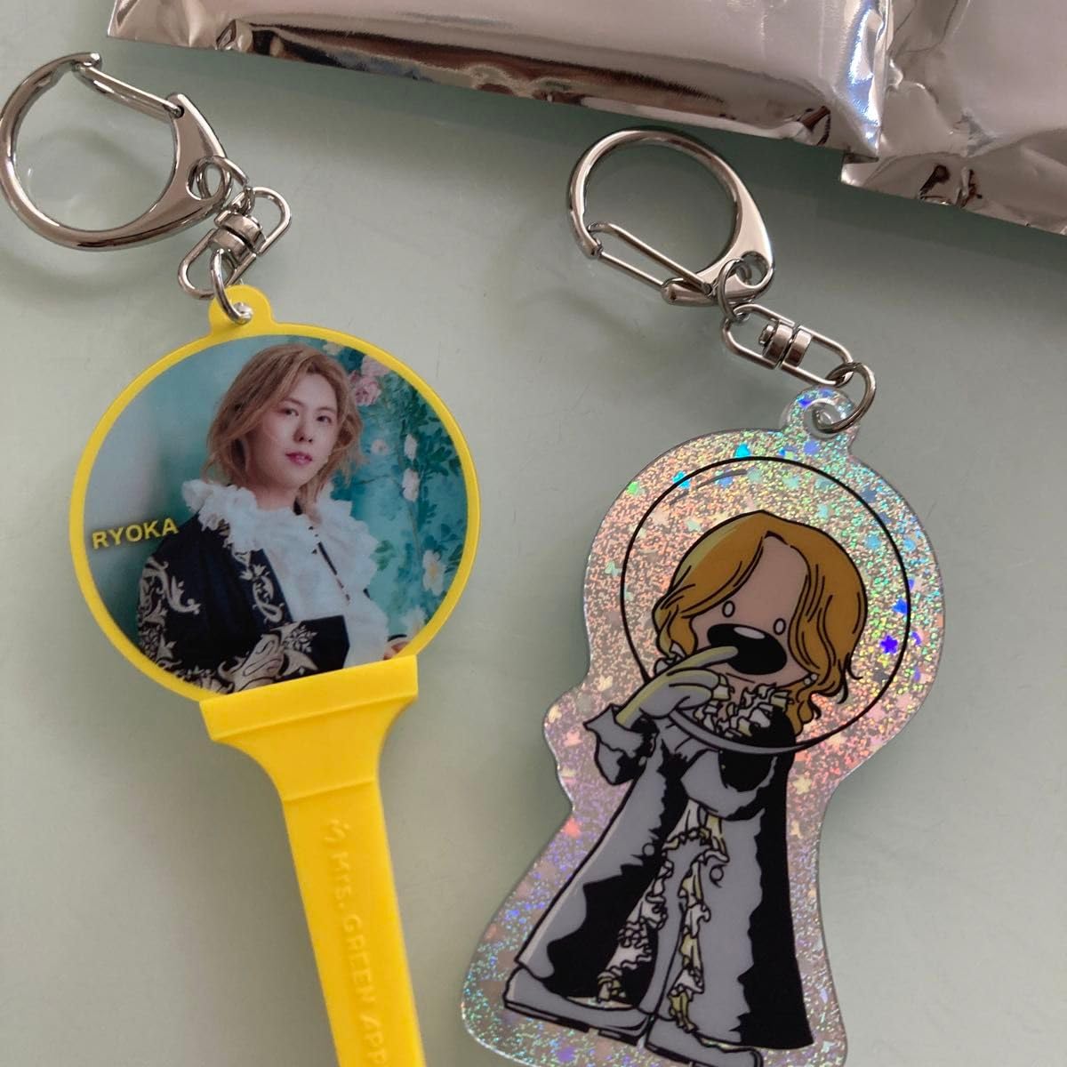 Mrs. GREEN APPLE アクリルキーホルダー/キーチェーン 藤澤涼架 Amazon