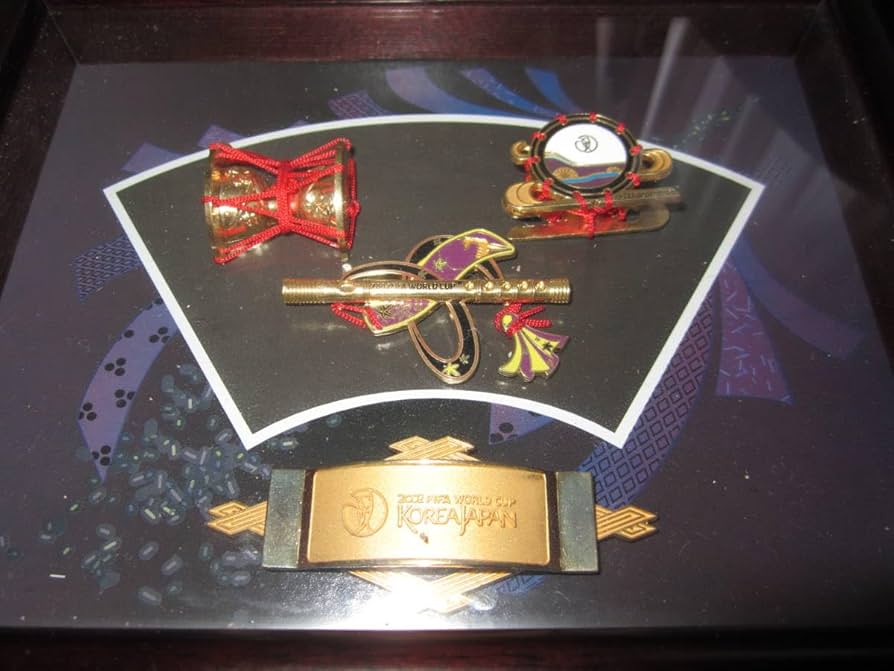 2002ワールドカップサッカー記念品と2012年ロンドン五輪JOC公式グッズ