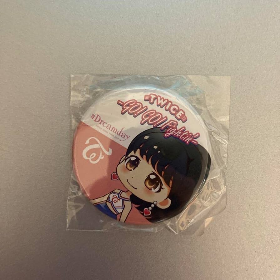 TWICE モモ GO! GO! Fightin' 缶バッジ