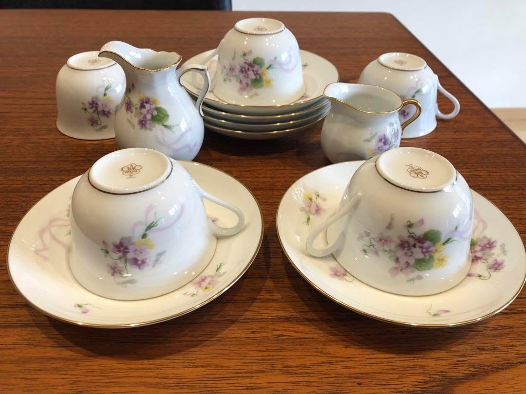 美しい古美術蔵から可愛い古伊万里焼のミルクポットの様な雰囲気のある