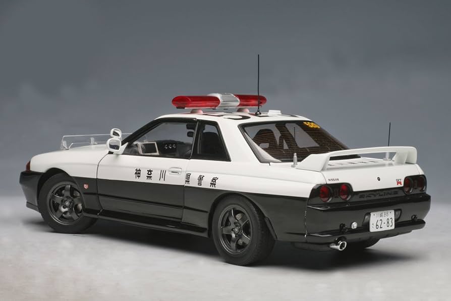 Amazon.co.jp: AUTOart 1/18 日産 スカイライン GT-R (R32) ポリスカー