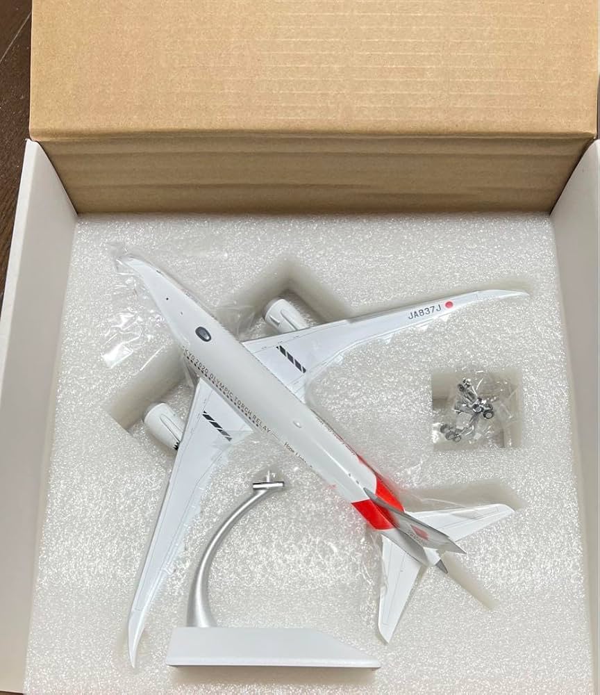 Amazon.co.jp: 1 200 聖火輸送機 B787-8 JA837J : おもちゃ