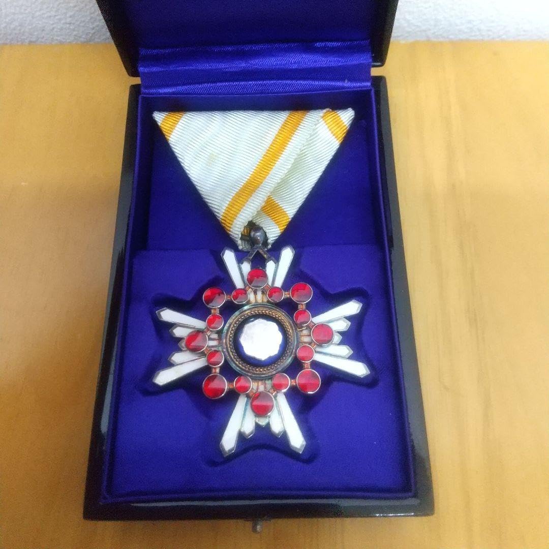 勲章☆日本の勲章！3点セット☆コレクションにいかがでしょうか♪