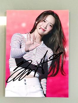 Amazon.co.jp: ユナ直筆サイン入り2Lサイズ写真…YoonA…少女時代 : おもちゃ