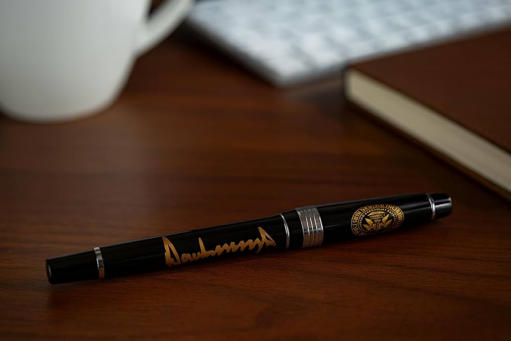 Amazon | ドナルド・トランプ大統領の署名ペン。ブラック。 | 格納式