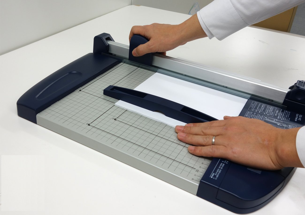 Amazon | コクヨ 裁断機 ペーパーカッター ロータリー式 40枚切り A4