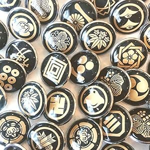 Amazon.co.jp: 家紋ピンバッジ 20mm 菊水 楠木正成 ピンズ家紋 : おもちゃ
