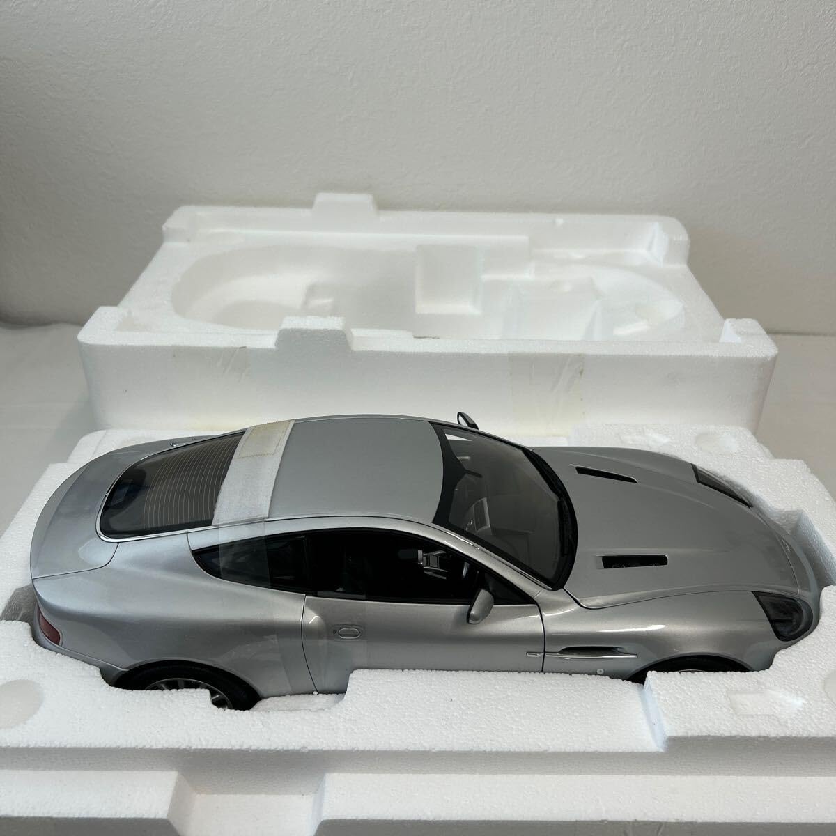 京商 Aston Martin V12 Vanquish 1/12 未使用品 京商 アストンマーチン