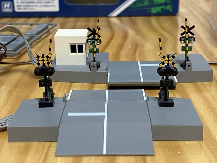 Amazon.co.jp: TOMIX TCS自動踏切Ⅱ（5569） センサー2つ ワイド