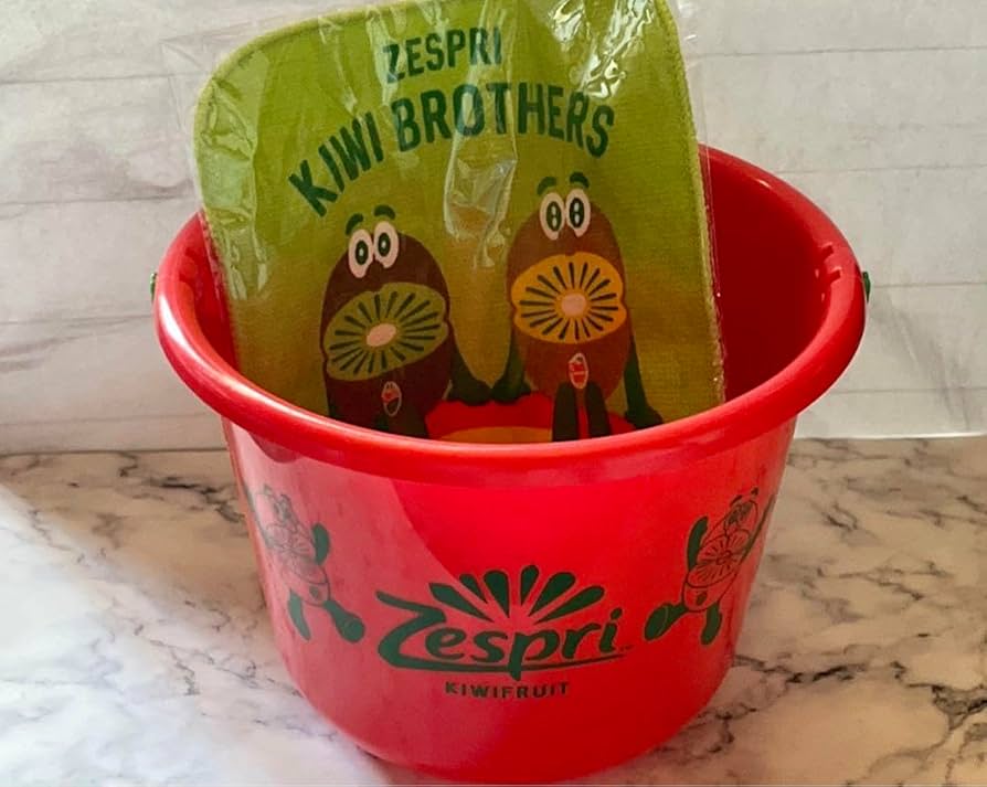 Amazon.co.jp: ゼスプリ キウイブラザーズ バケツ赤&ハンドタオル