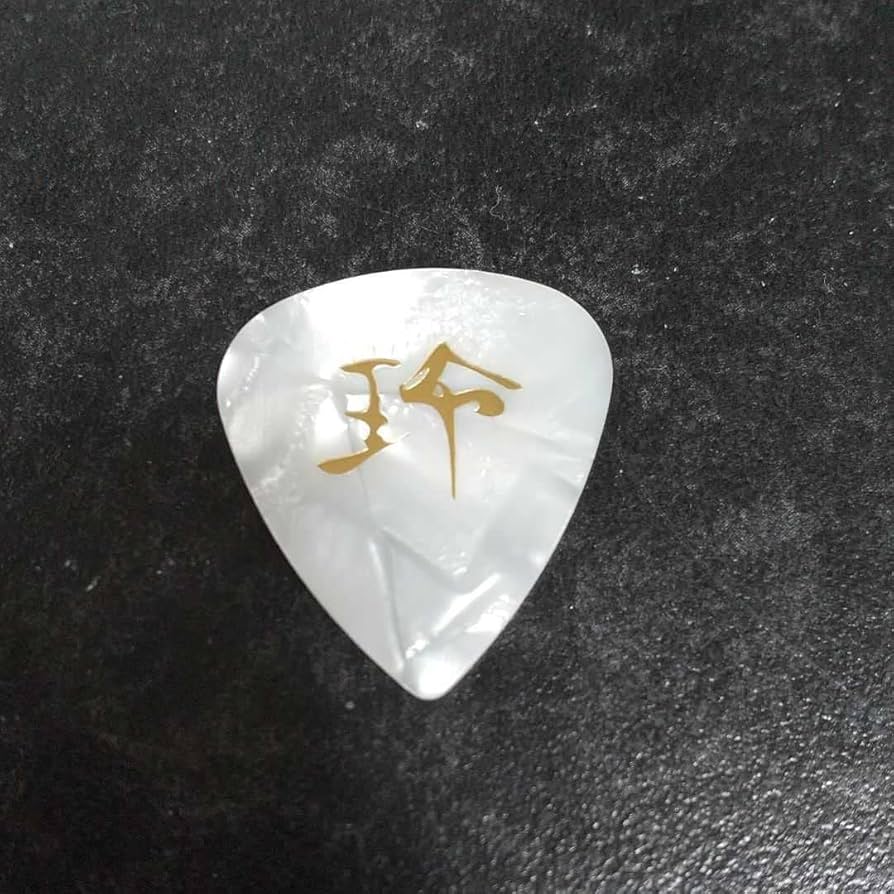 値下‼️B'z LIVE-GYM 2010 ギターピック 値下‼️B'z LIVE-GYM 2010