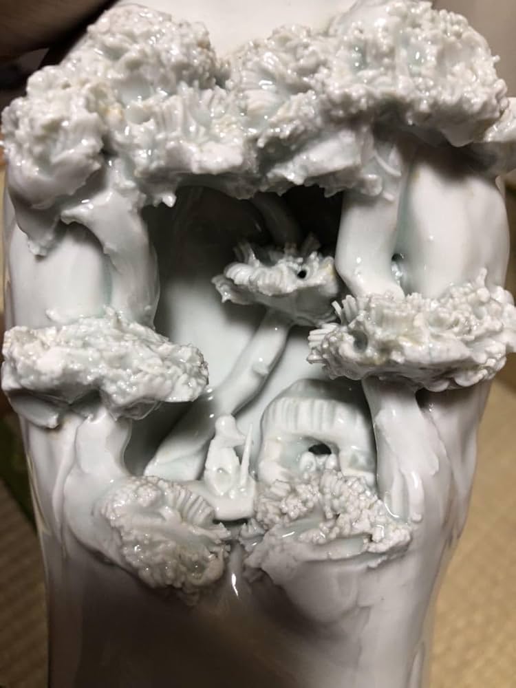 砥部焼 清月 山水葛屋彫 洞窟彫 花瓶 工芸品 砥部焼 清月 山水葛屋彫