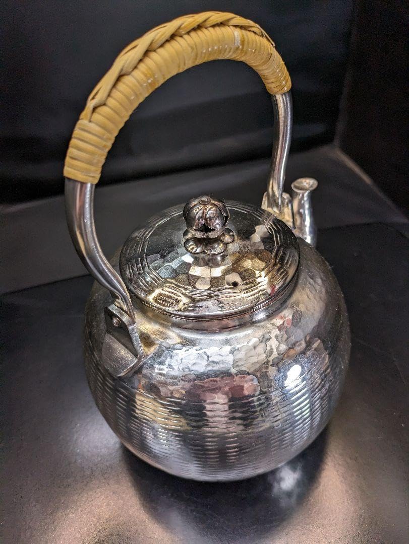 秀峰堂造 銀瓶 底黒 湯沸 丸型 銀 底黒 湯沸 (