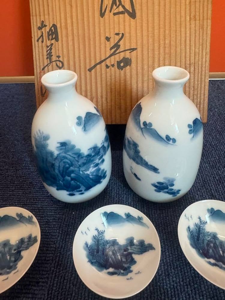 Amazon.co.jp: 1884 有田焼 畑萬陶苑 染付山水 酒器セット 徳利2客