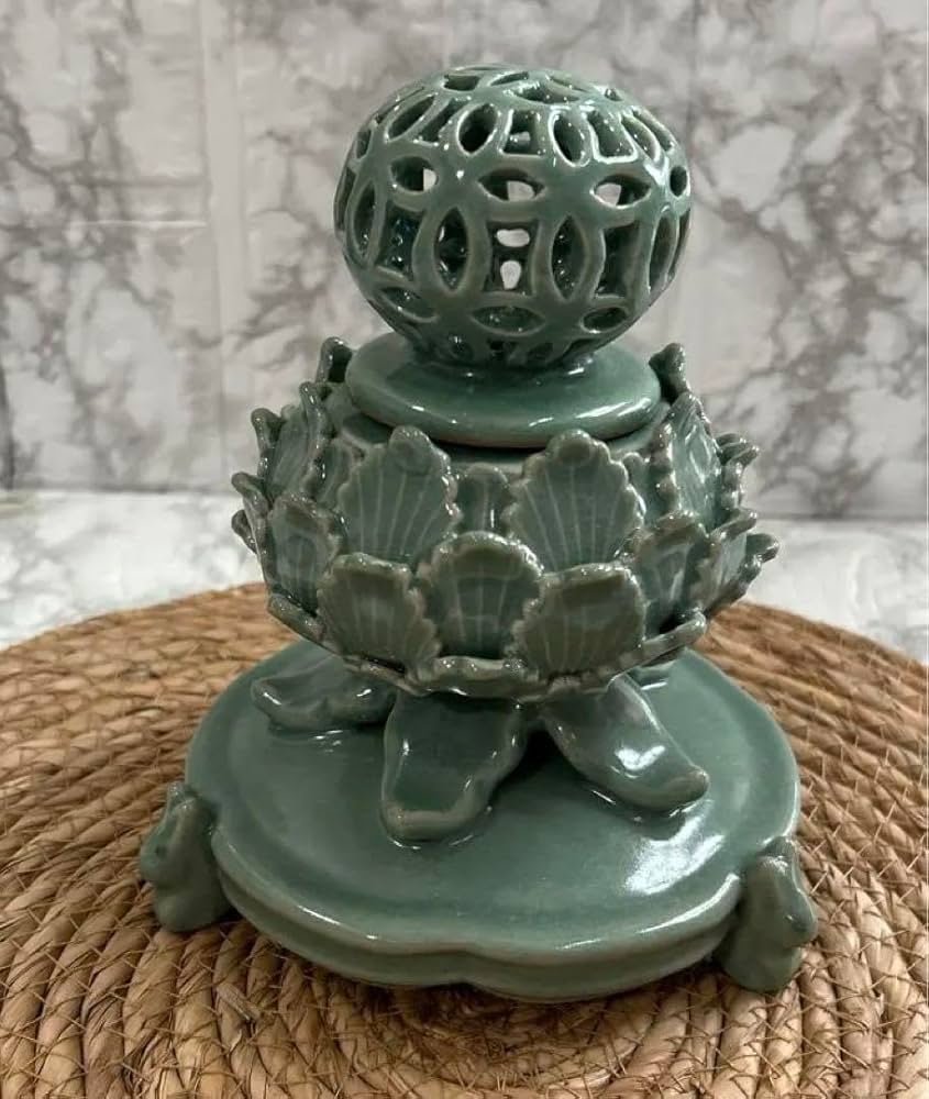 鍋島焼 作家物 青磁香炉 蓮華兎三脚 透かし網 鍋島焼 作家物 青磁香炉