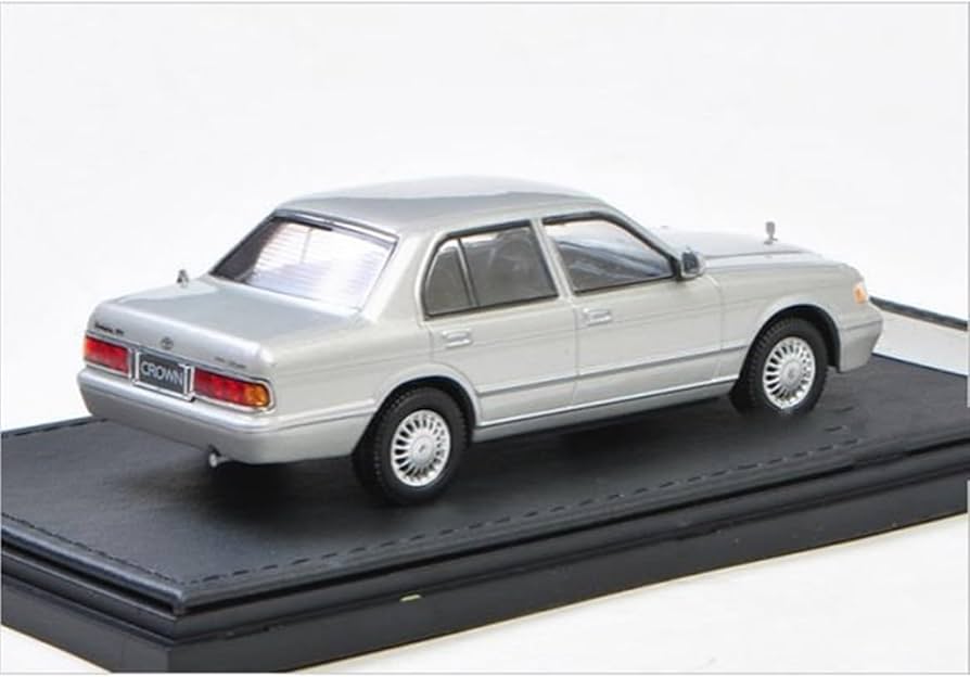 Amazon.co.jp: モデルカーのおもちゃ 1:43 トヨタクラウン JZS133