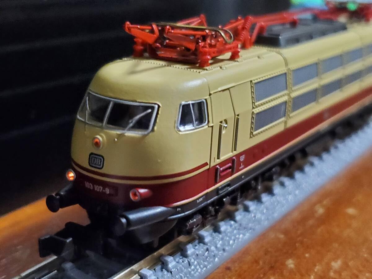 Amazon | Nゲージ TRIX 12194 DB BR103.1 電気機関車 1両 | プラモデル