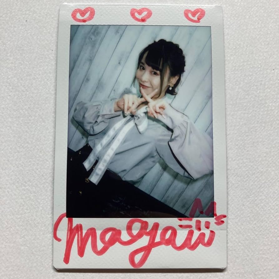 Amazon.co.jp: 入田真綾 直筆サイン入り チェキセット : おもちゃ