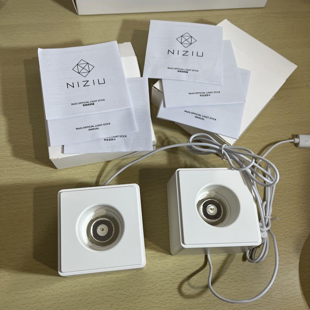 ☆ペンライト有☆【NiziU公式グッズ まとめ売りセット】 NIZOO LIGHT