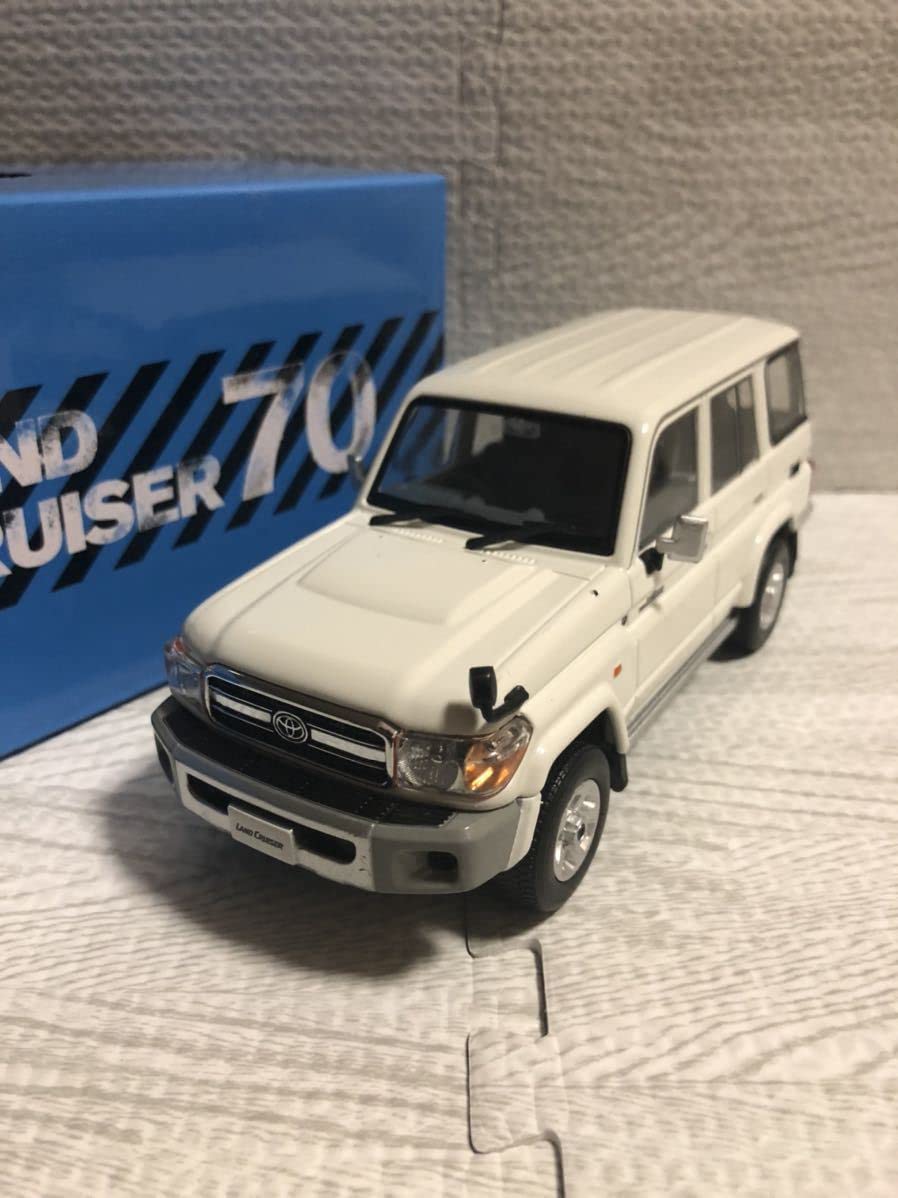 トヨタランドクルーザー70 1／30ミニカー