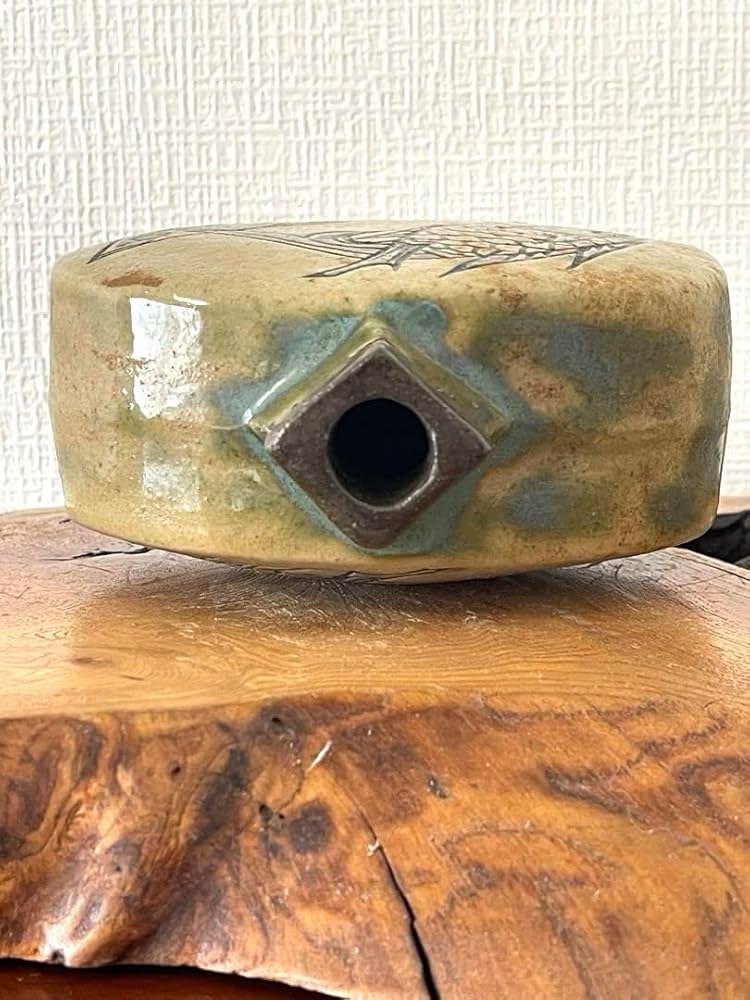 Amazon.co.jp: 壺屋焼 金城次郎長女 宮城須美子 魚紋花瓶 花入れ 沖縄