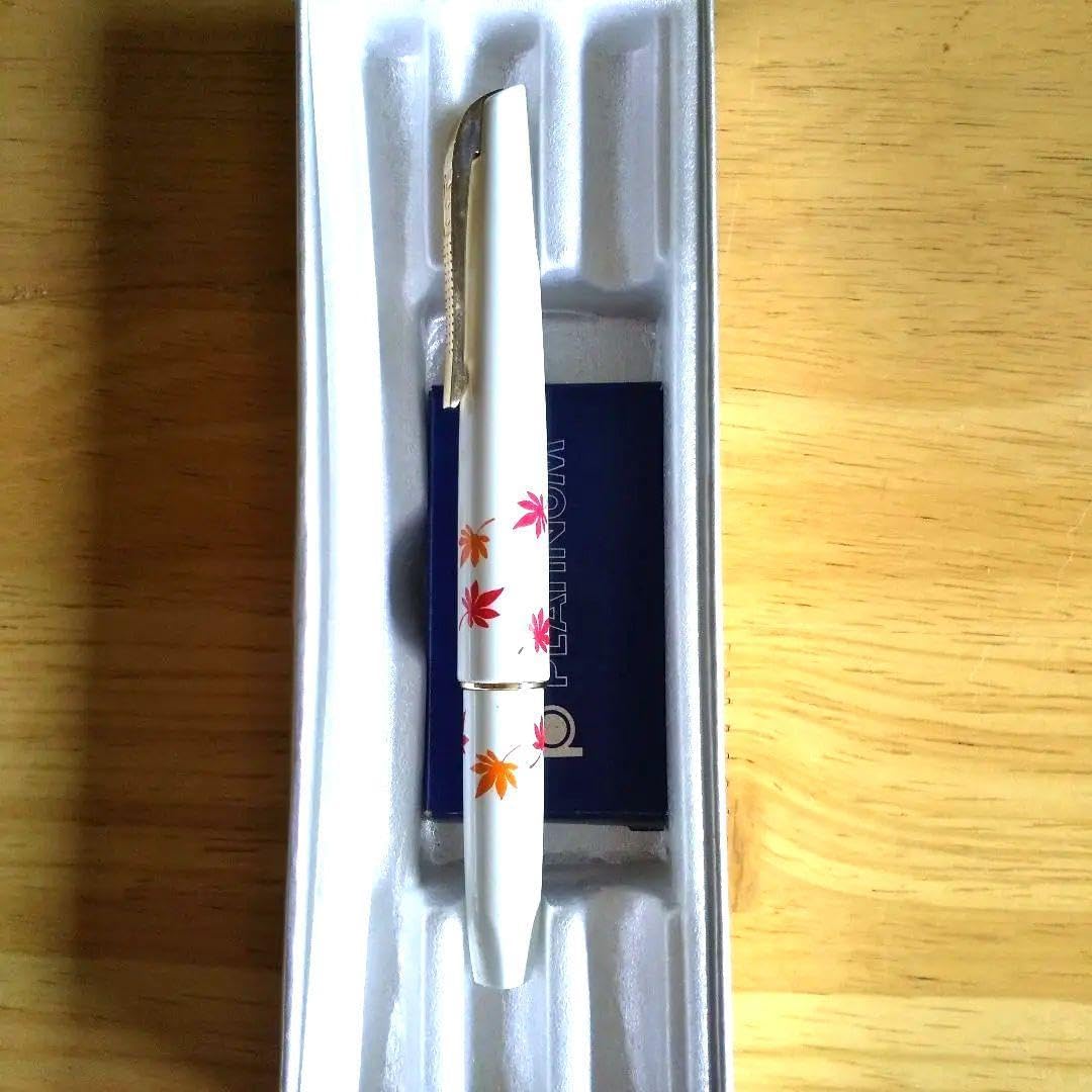 プラチナ Platinum 万年筆 レトロ 昭和レトロ ホワイト もみじ柄 - WWW