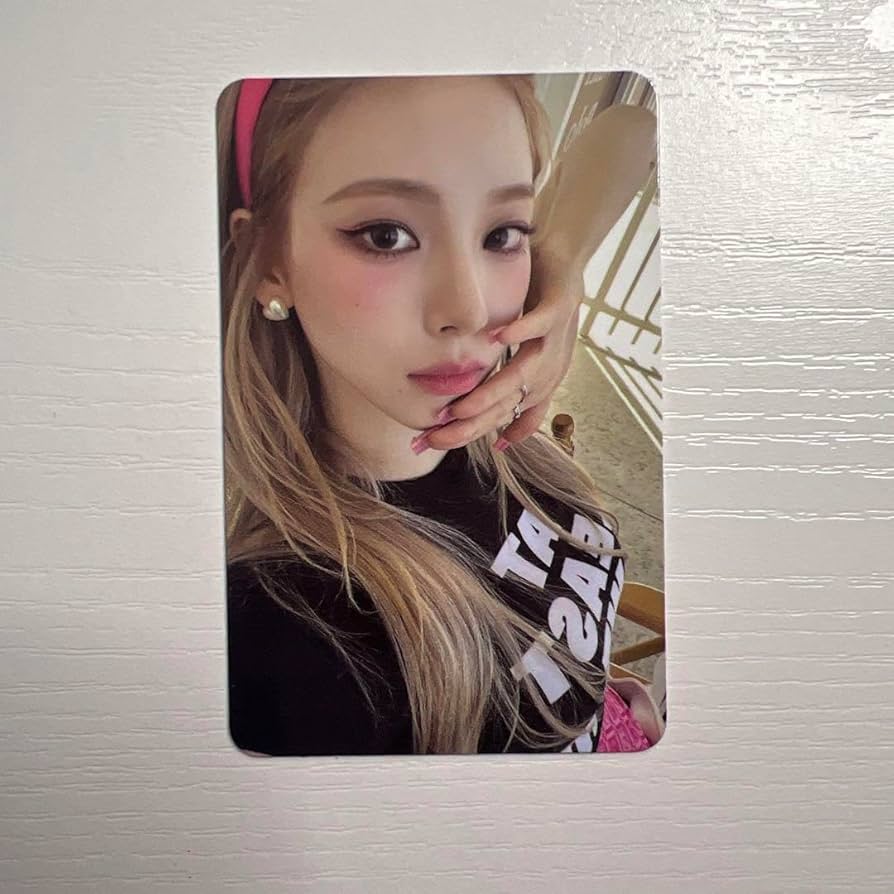 Amazon.co.jp: aespa spicy カリナ トレカ zine ver : おもちゃ