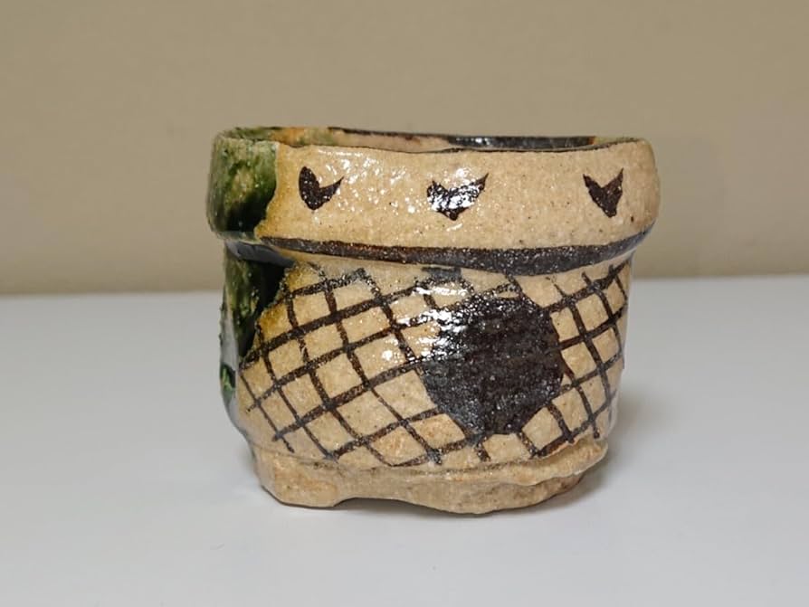 鈴木五郎 織部 ぐいのみ 鈴木五郎 織部ぐい呑み 径7.0〜7.8 h5.8 cm 共