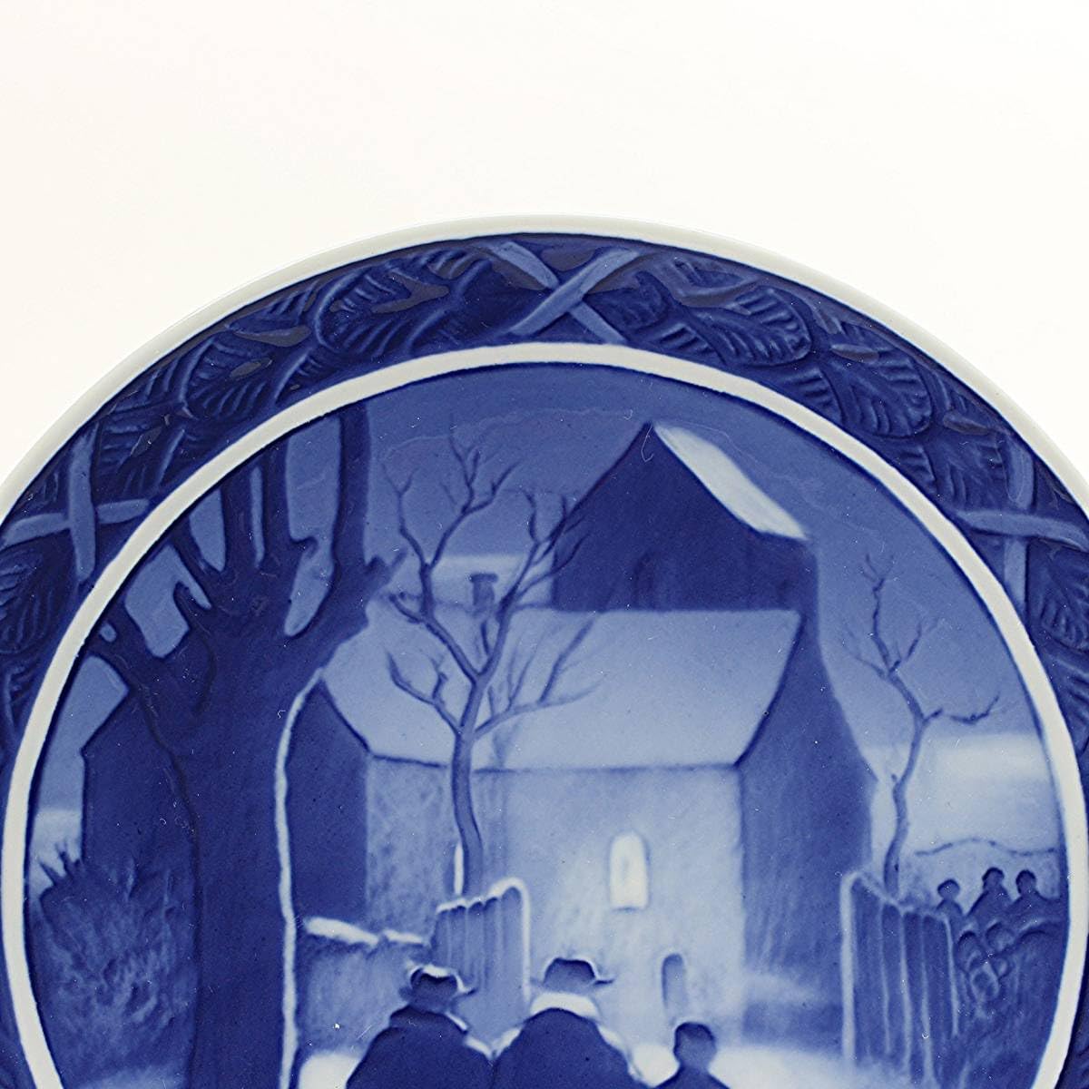 1928年ロイヤルコペンハーゲンイヤープレート「教会へ向かう牧師の家族」