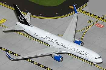 Amazon.com: GeminiJets GJUAL2313 United Airlines Boeing 767-300ER