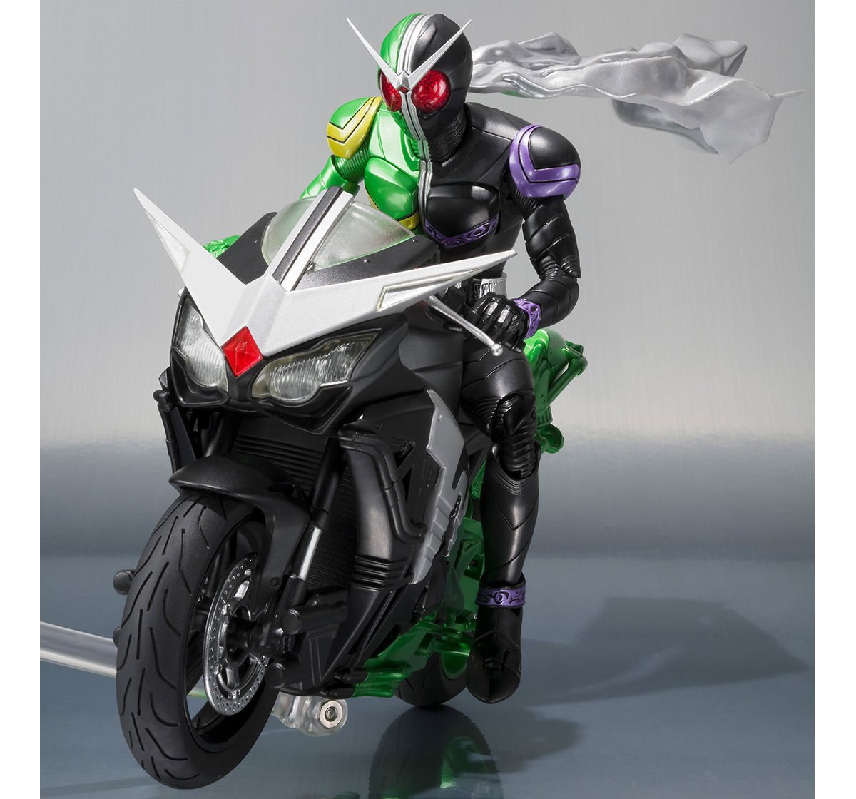 Amazon.co.jp: S.H.フィギュアーツ 仮面ライダーW ハードボイルダー(魂