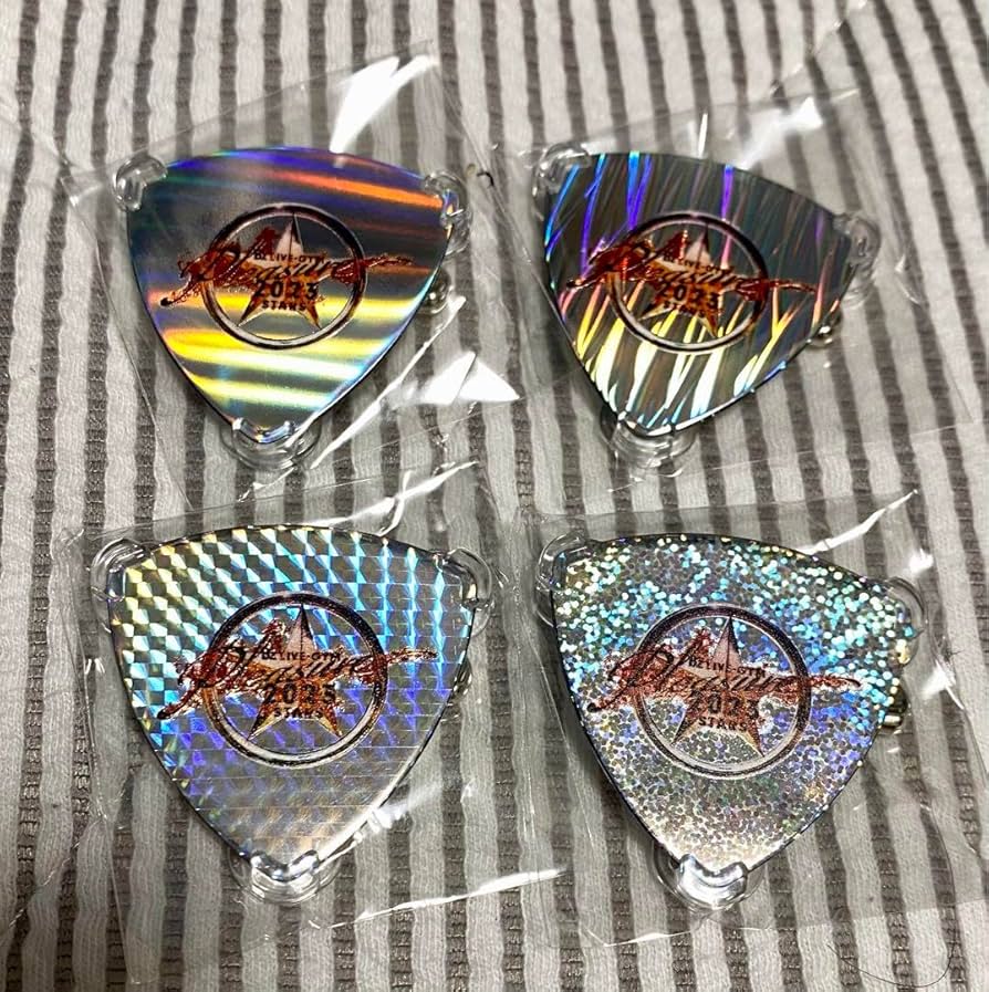 Amazon.co.jp: B'z STARS ガチャ ピックバッジ 4種類 セット : おもちゃ