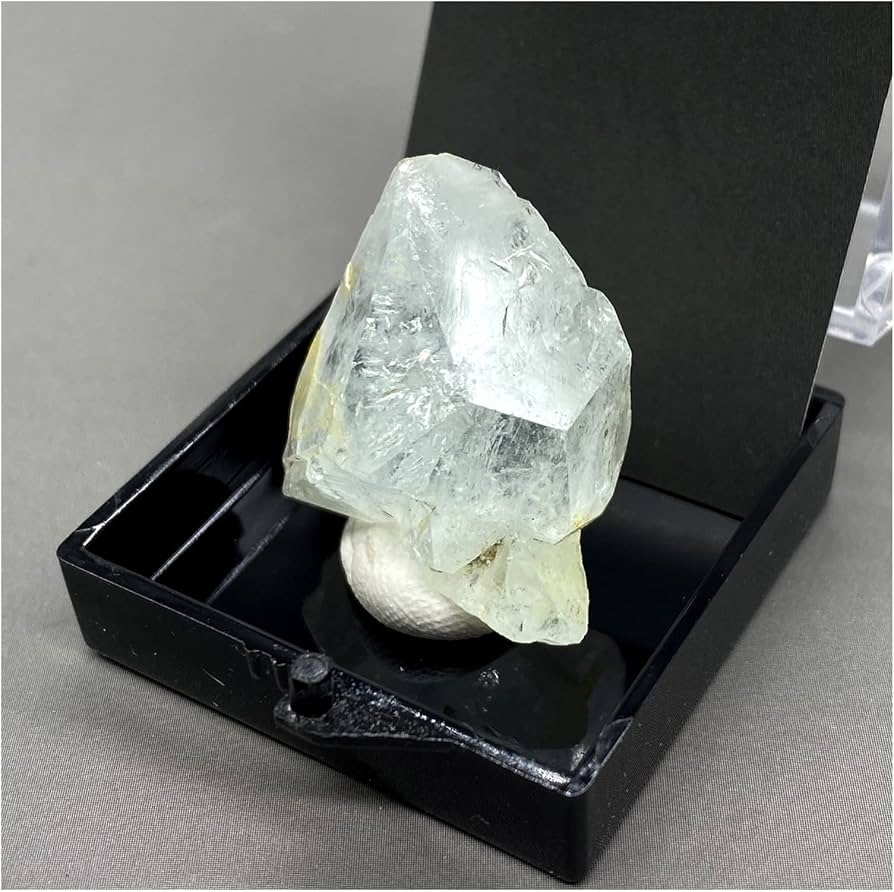 アクアマリン宝石鉱物標本