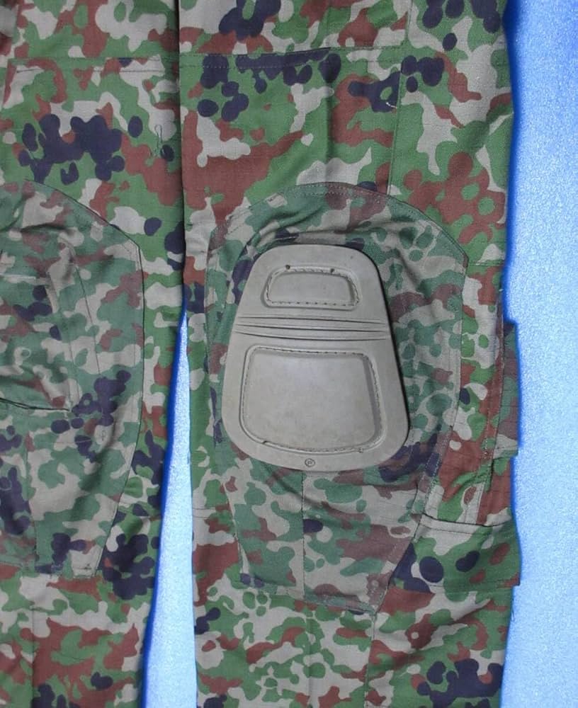 3A：航空自衛隊デジタル迷彩のコンバットパンツ（ニーパッドは付属