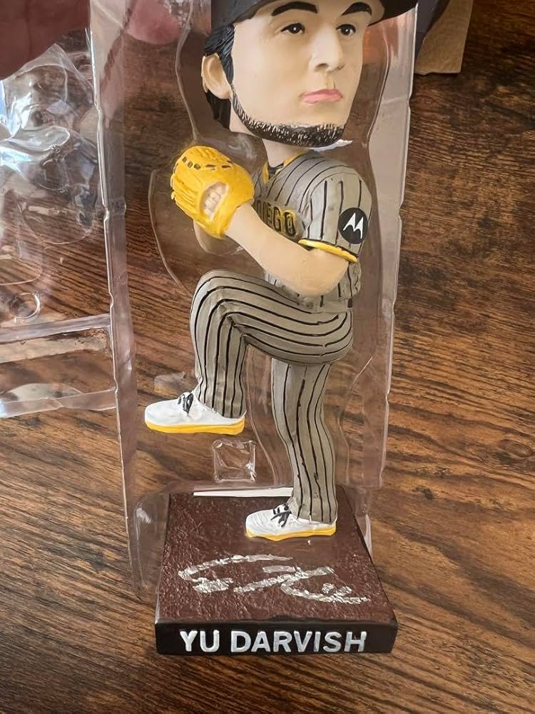 ダルビッシュ有 日米通算3000奪三振記念 ボブルヘッド 直筆サイン入り