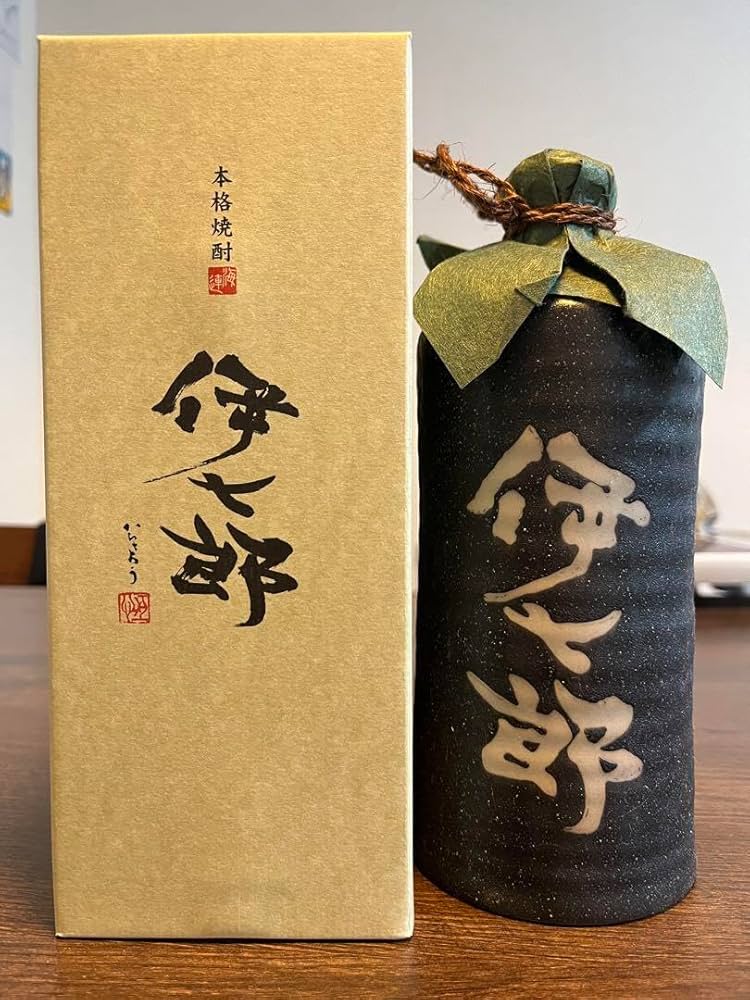 Amazon.co.jp: 陶器入り 720ml 本格芋焼酎 伊七郎(いひちろう) : 食品