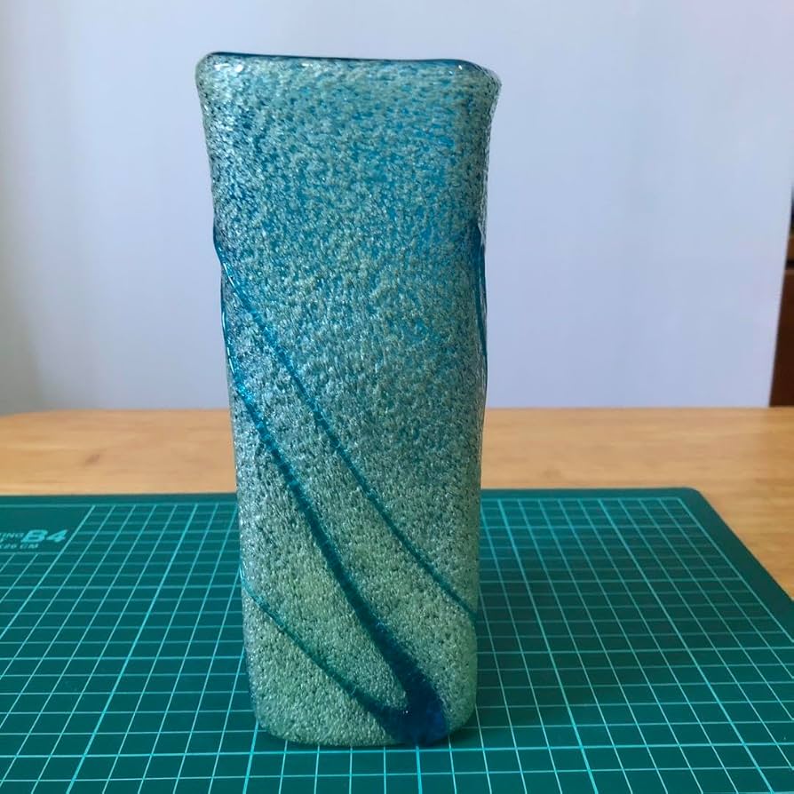 稲嶺盛吉泡ガラス花器翠