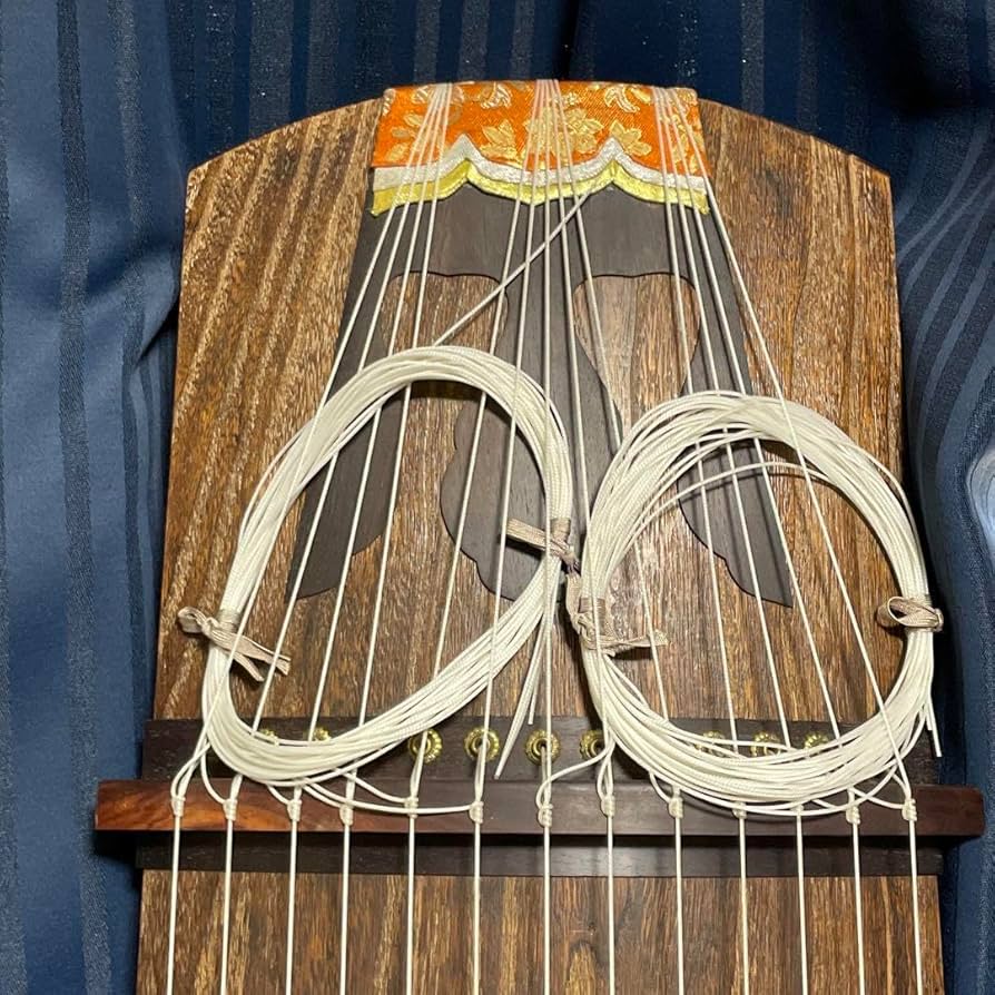 送料無料 木製筝 13本弦 和柄カバー付き 木製筝 13本弦 和柄カバー付き