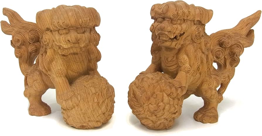 Amazon.co.jp: 国産欅 木彫り 玉獅子（狛犬） 置物 15cm : ホーム