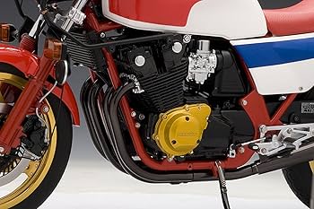 Amazon | AUTOart 1/6 ホンダ CB1100R '83 完成品 | ミニカー・ダイ