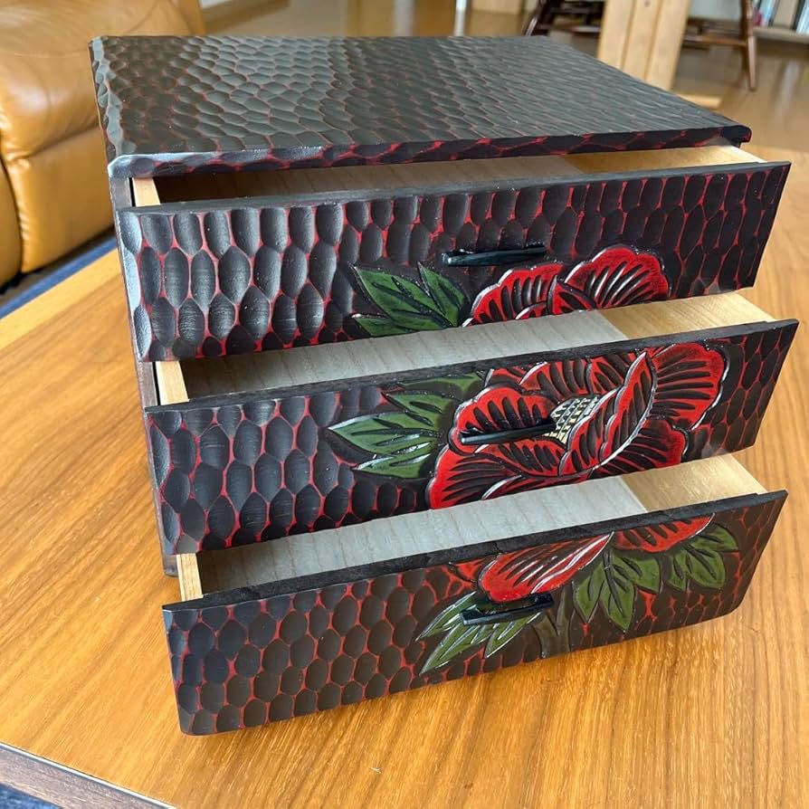 Amazon.co.jp: 鎌倉彫引き出し ミニ箪笥 牡丹 小物入れ レトロ : おもちゃ